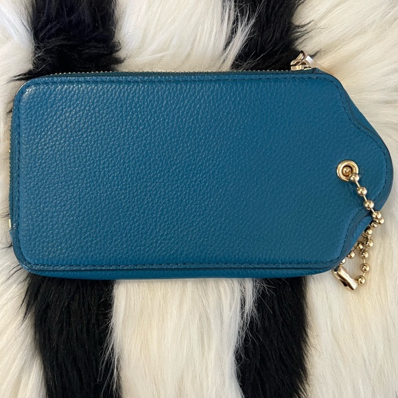 COACH Hangtag Multifunction Case in Teal - Picture 3 of 8